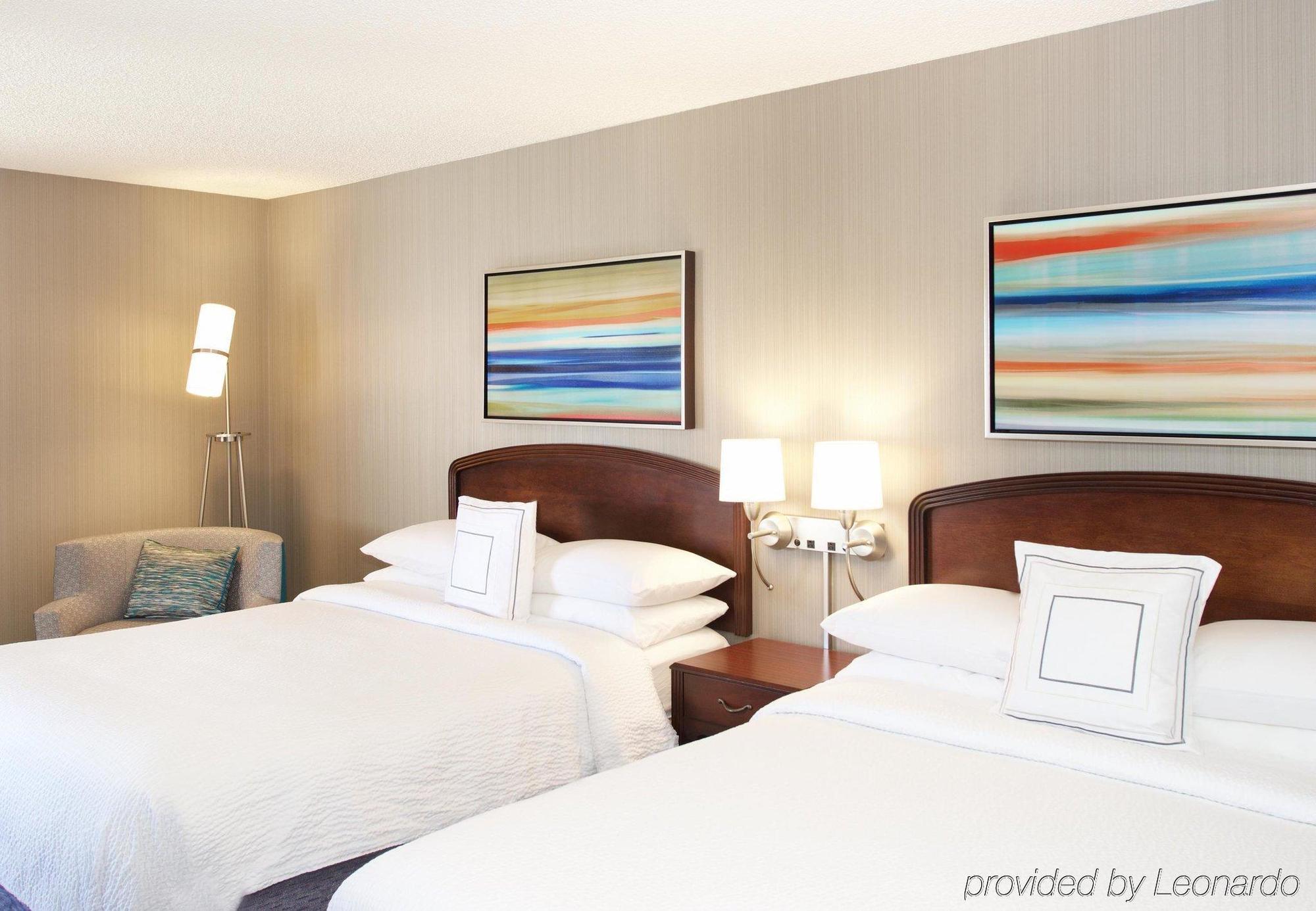 Courtyard By Marriott Airport Hotel